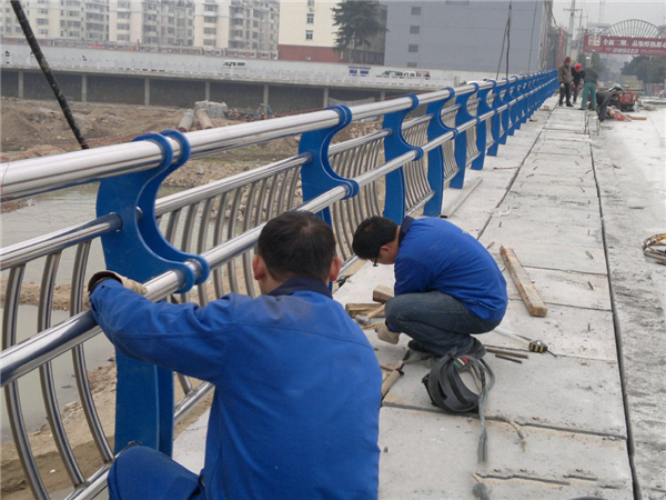 鄂州不锈钢河道护栏的特性及其在城市景观中的应用